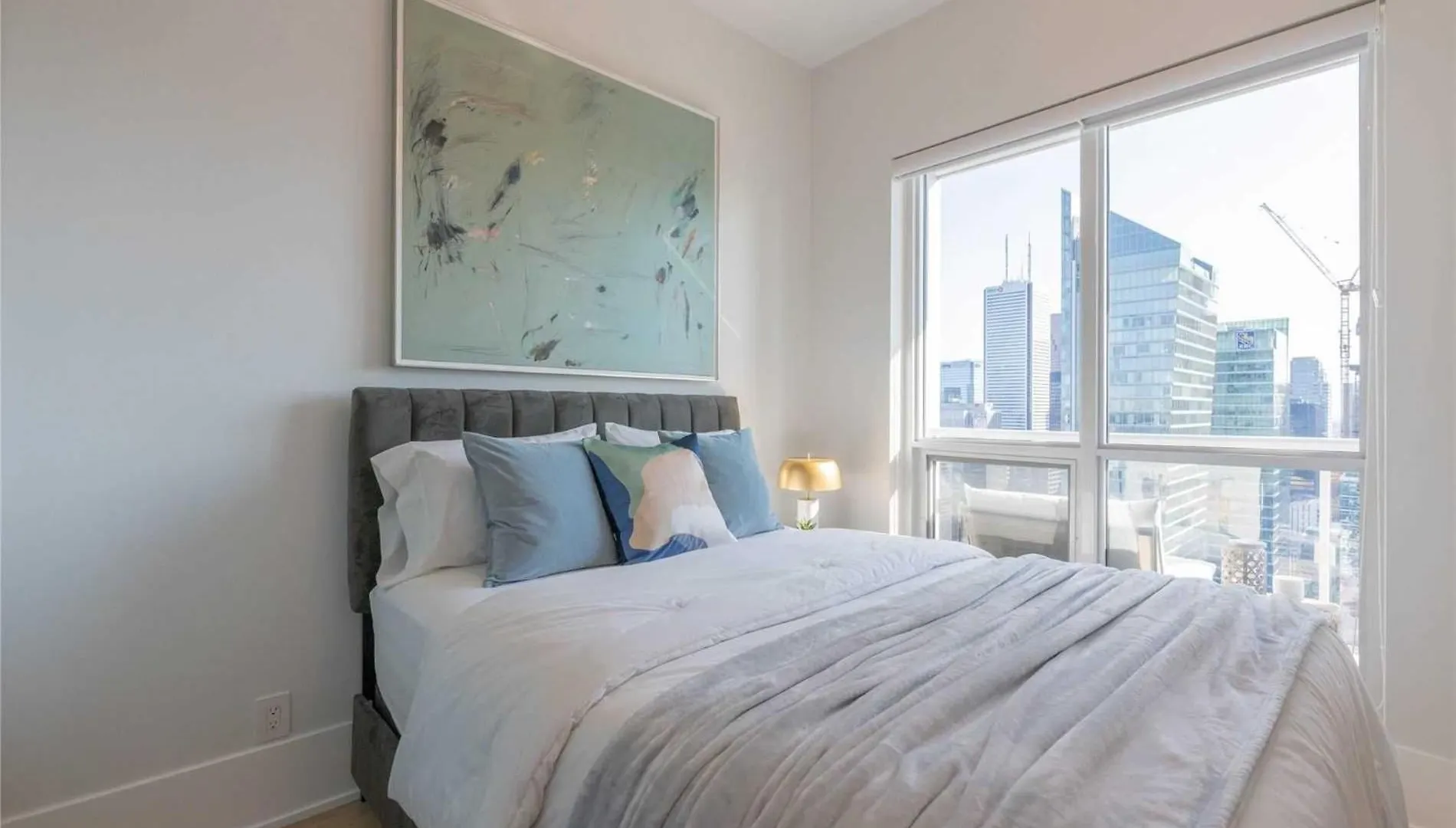 Grand View Suites Toronto Apartment