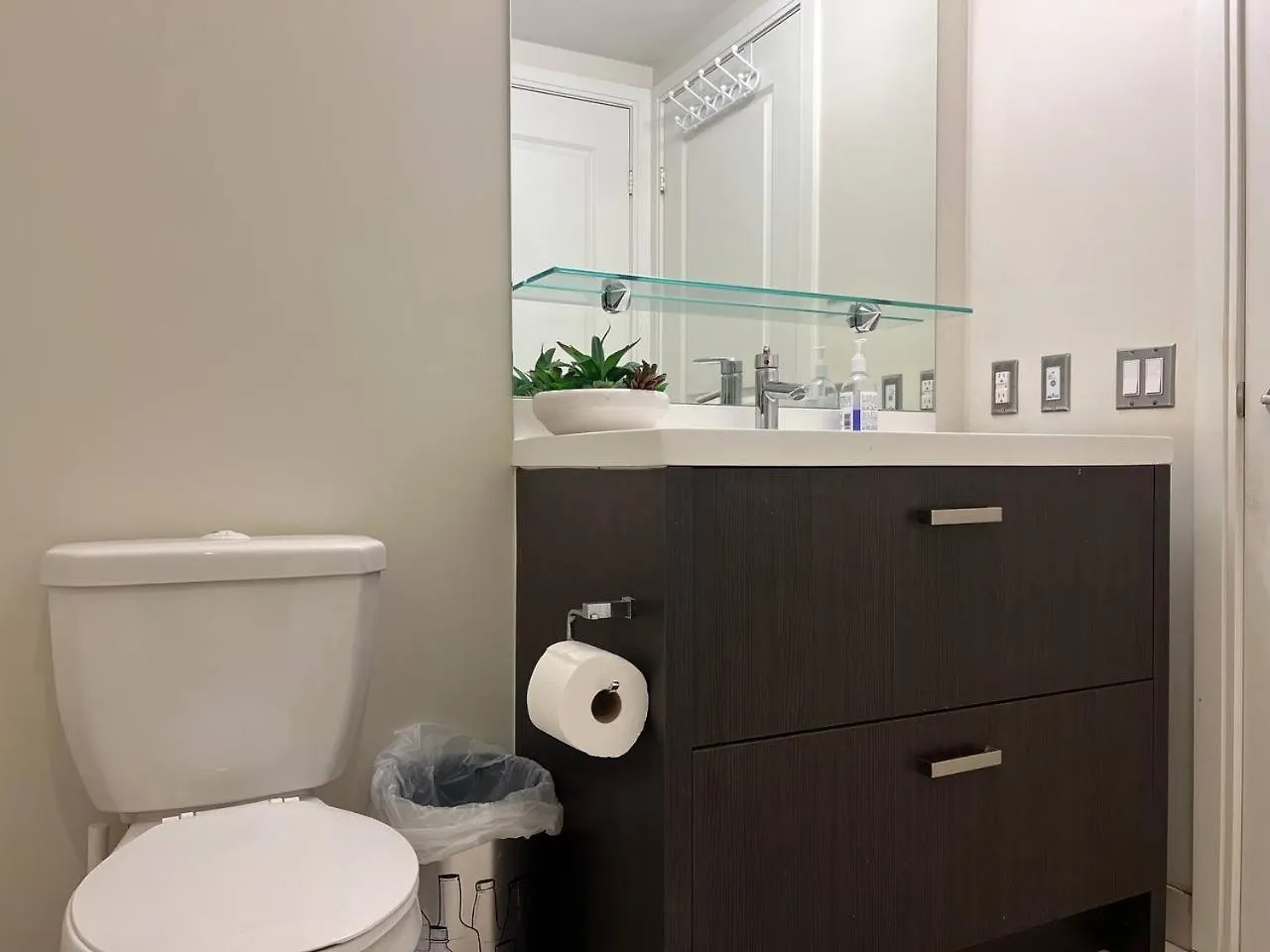 Grand View Suites Toronto Apartment