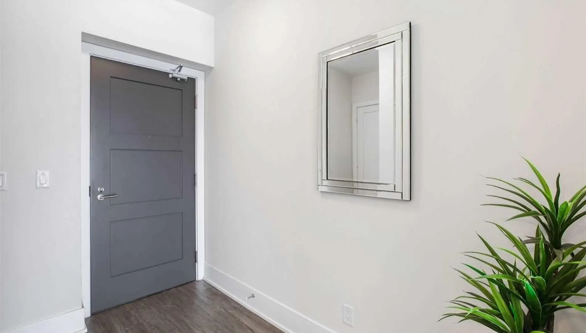 Grand View Suites Toronto Apartment