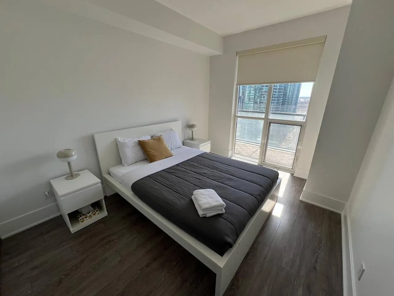 Grand View Suites Toronto Apartment