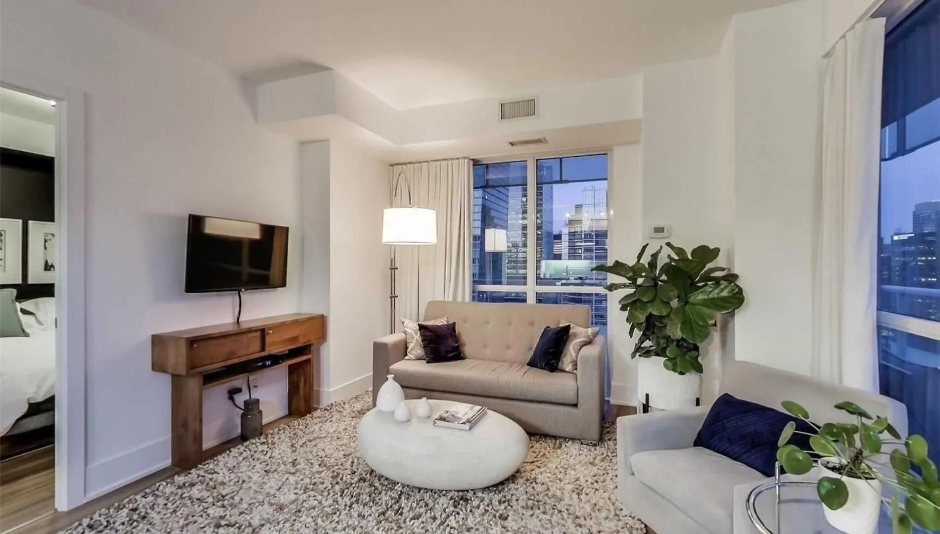 Grand View Suites Toronto Apartament