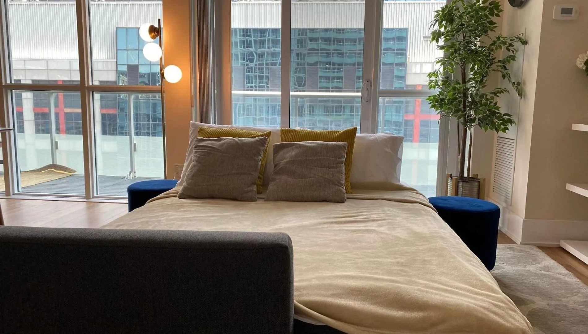 טורונטו Grand View Suites